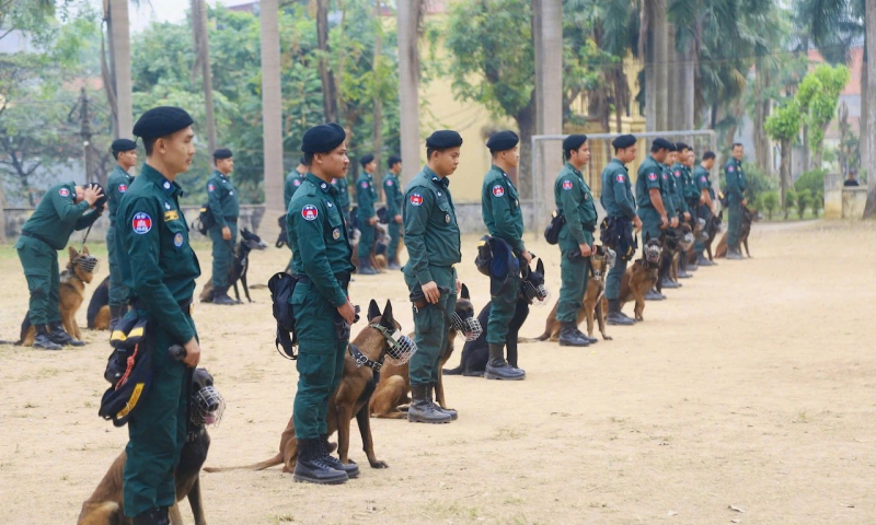 Khai giảng khóa bồi dưỡng ngắn hạn chuyên đề huấn luyện, sử dụng chó nghiệp vụ cho Bộ Nội vụ Vương quốc Campuchia -0