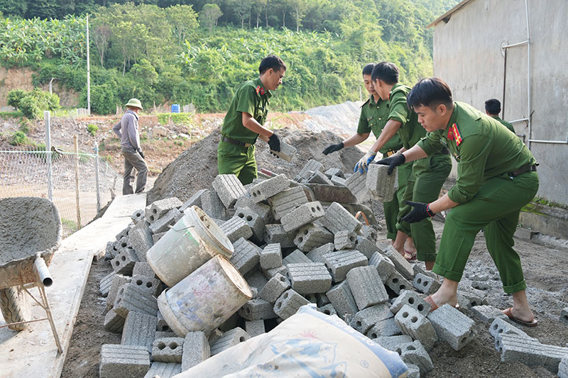 Dân có ấm, bản làng mới yên vui -0