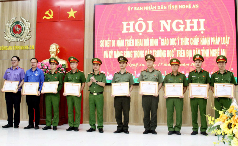 Sơ kết 1 năm triển khai mô hình “Giáo dục ý thức chấp hành pháp luật và kỹ năng sống trong các trường học” -0