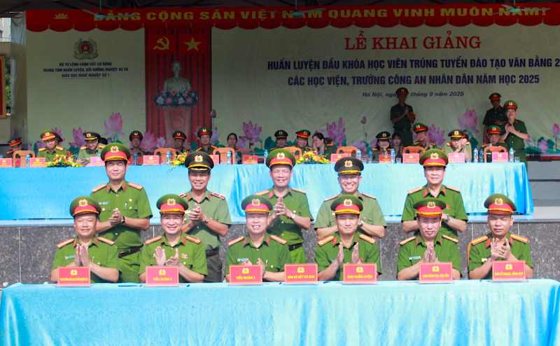 Học viên văn bằng 2 các học viện, trường CAND huấn luyện đầu khoá tại Bộ Tư lệnh Cảnh sát cơ động -0