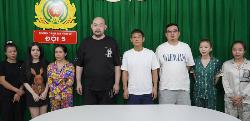Triệt phá tụ điểm nhà hàng do người nước ngoài điều hành, cho tiếp viên bán dâm -0