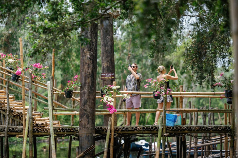 រដូវទឹកជំនន់ - គំនូររសាត់រវាងការពិត និងសុបិន -0