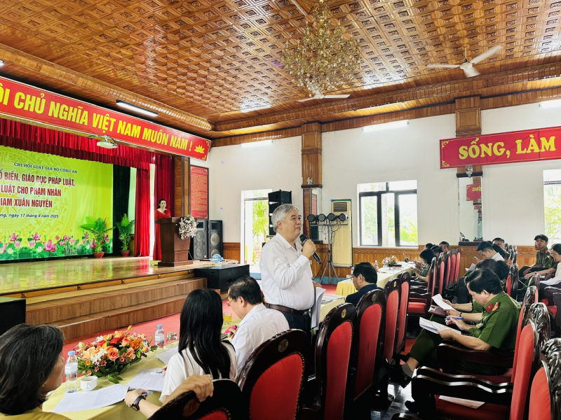 Tuyên truyền, tư vấn pháp luật cho các phạm nhân tại Trại giam Xuân Nguyên -0