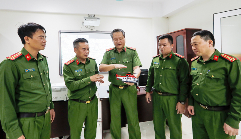 Lực lượng Cảnh sát cơ động với những