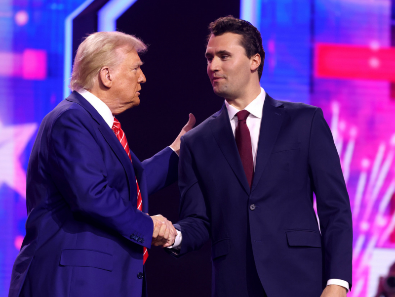 ông kirk là d-ng minh thân thi-t v-i t-ng th-ng trump.jpeg -0