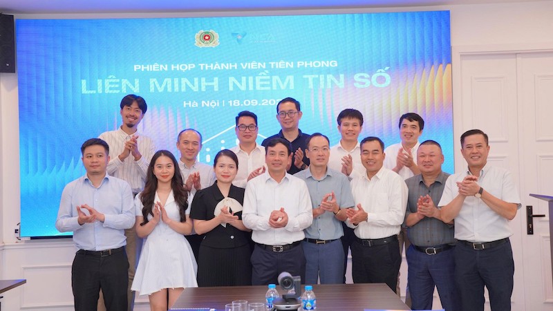 Không để bất kỳ ai phải đơn độc trên không gian số -0