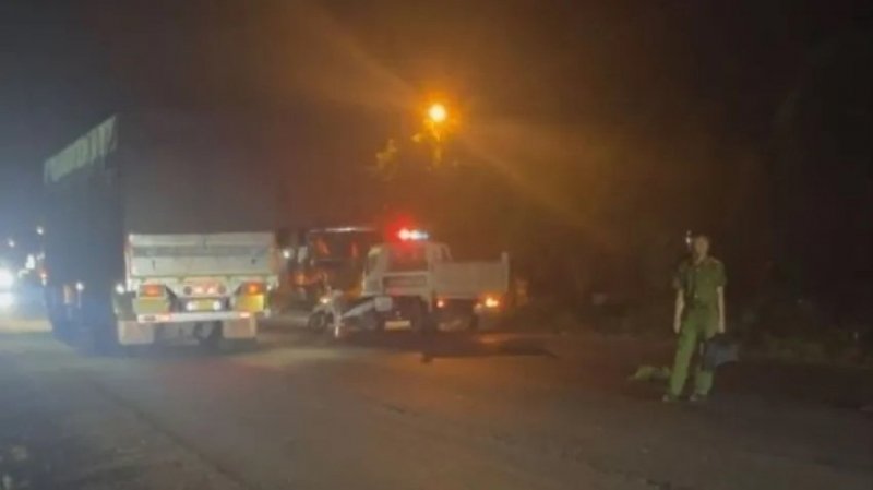 Tìm tài xế xe tải gây tai nạn làm 2 người thương vong rồi rời bỏ khỏi hiện trường -0