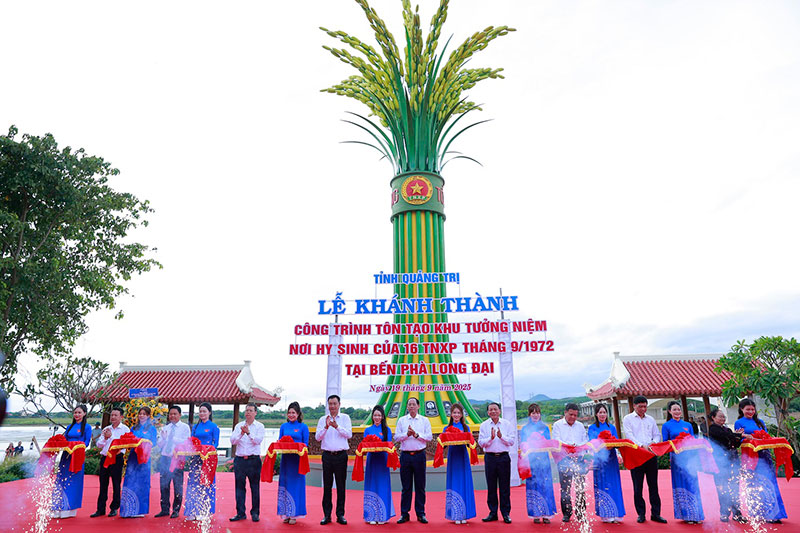 Khánh thành Khu tưởng niệm Thanh niên xung phong hy sinh tại bến phà Long Đại -0