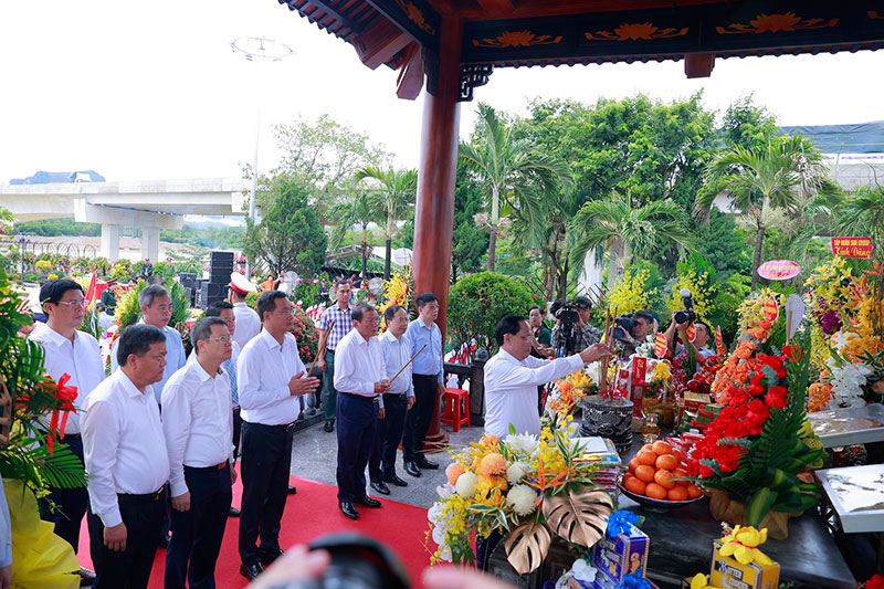 Khánh thành Khu tưởng niệm Thanh niên xung phong hy sinh tại bến phà Long Đại -0