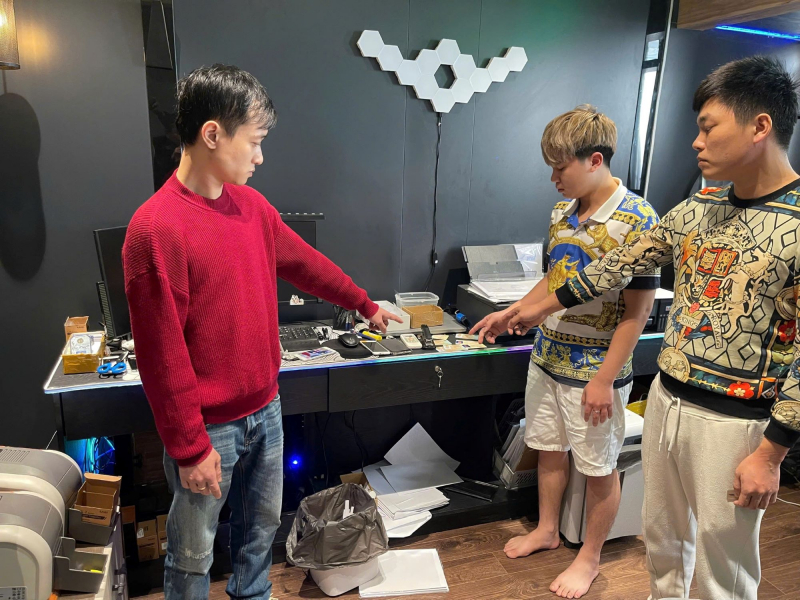 Triệt xóa đường dây làm giả giấy tờ quy mô lớn do đối tượng 9X điều hành -0