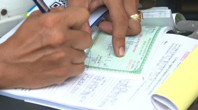 CSGT Công an TP Hồ Chí Minh triển khai chuyển đổi số qua việc thu nộp phạt bằng phương thức quét mã QR Code -1