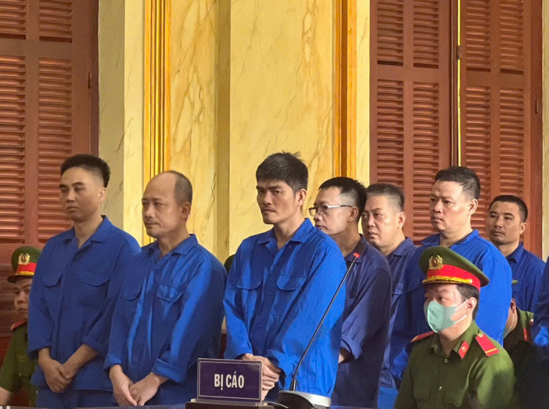 Tuyên án 14 bị cáo buôn lậu 113 kg vàng từ Camphuchia về Việt Nam bằng xuồng máy và xe ba gác -0