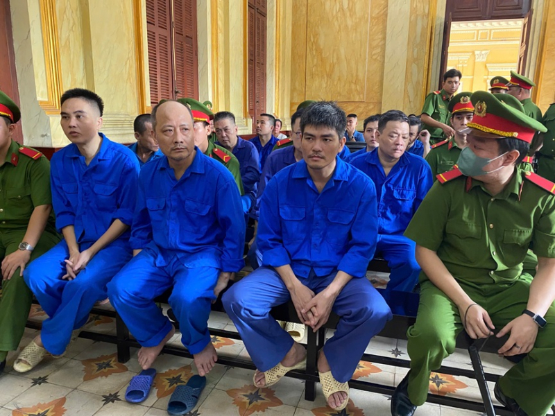 Tuyên án 14 bị cáo buôn lậu 113 kg vàng từ Camphuchia về Việt Nam bằng xuồng máy và xe ba gác -0