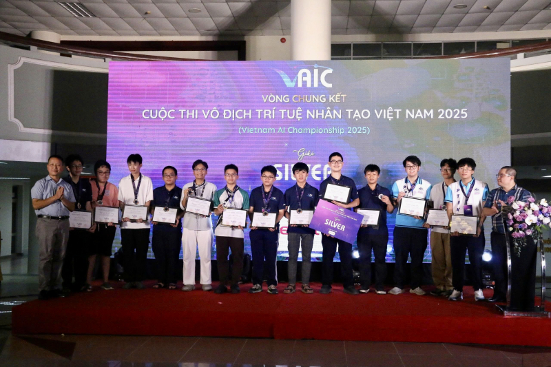 Trường THPT chuyên Hà Nội-Amsterdam giành giải đặc biệt cuộc thi