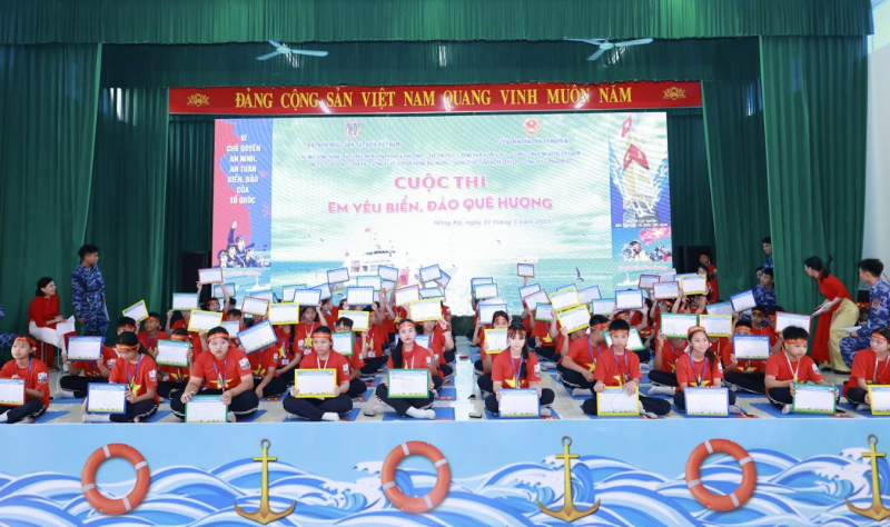 Tập huấn sử dụng phần mềm tổ chức Cuộc thi trực tuyến “Em yêu biển đảo quê hương” -1