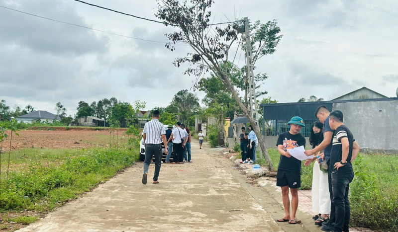 “Cò đất” náo loạn vùng quê, Công an vào cuộc -0