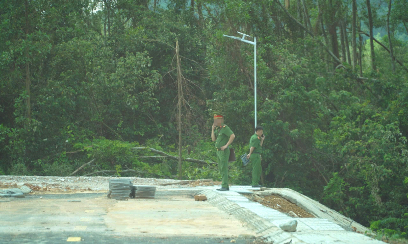 “Cò đất” náo loạn vùng quê, Công an vào cuộc -0