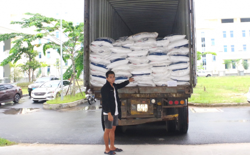 Điều tra, làm rõ vụ vận chuyển trái phép 40 tấn đường cát qua biên giới -0