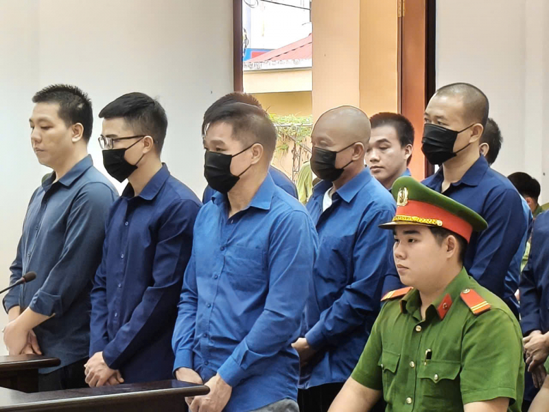 “Nhận quà” là súng đạn, Bình Kiểm và đồng phạm ra tòa -0