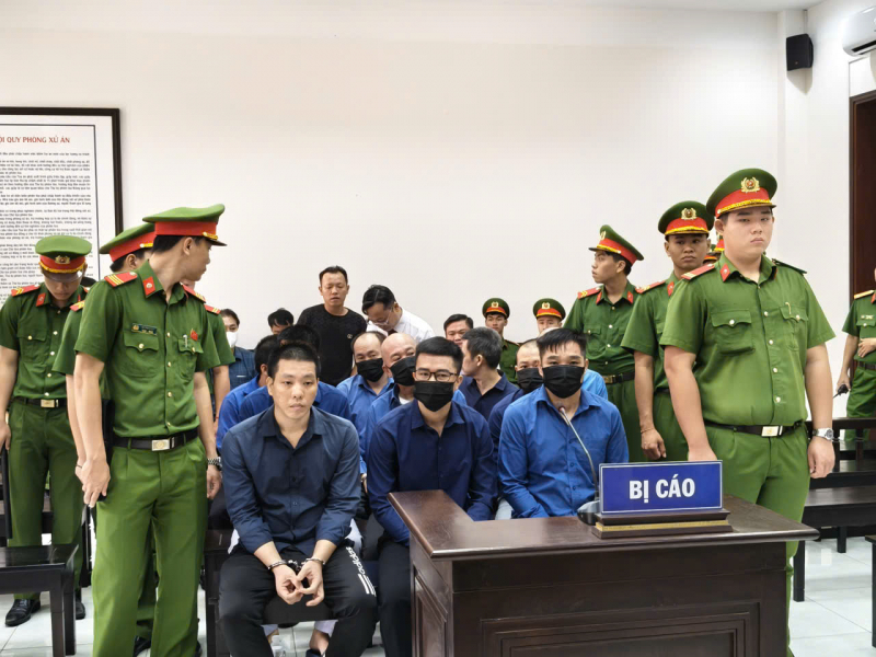 “Nhận quà” là súng đạn, Bình Kiểm và đồng phạm ra tòa -0