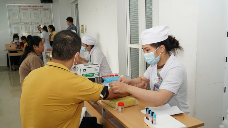 តើអ្នកជំងឺនិយាយយ៉ាងណាអំពីម៉ាស៊ីនឡាស៊ែរដែលខូច ប៉ុន្តែនៅតែវះកាត់? -0