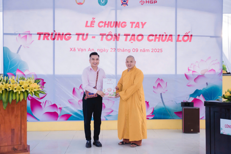 Hoàng Gia Phát Group tặng quà cho họ sinh nghèo và ủng hộ trùng tu, tôn tạo Chùa Lối -0
