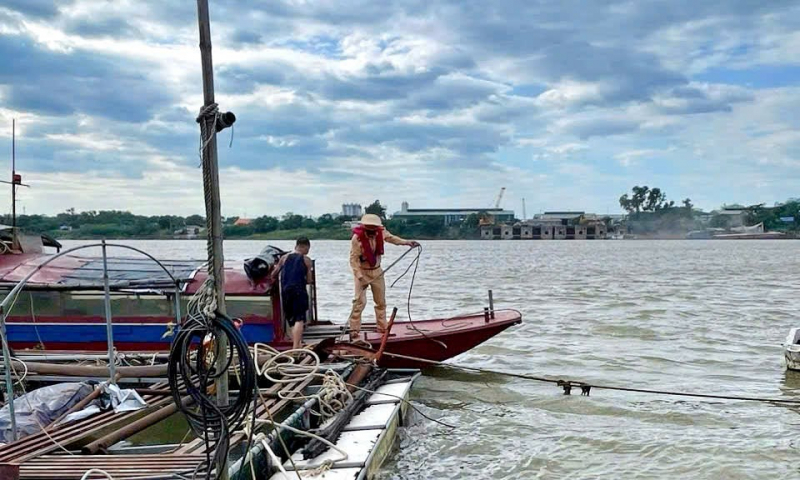 CSGT Hà Nội triển khai ứng phó Bão số 9 ở mức cao nhất -0