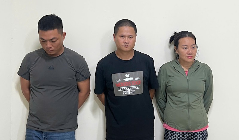 Bắt ổ nhóm xả trộm gần 50m3 chất thải xuống sông Tô Lịch, -0