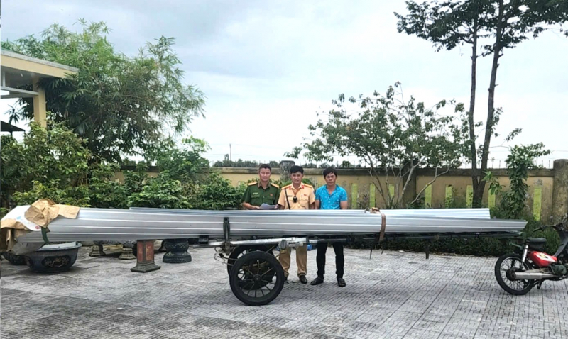CSGT xử lý “hung thần” xe ba bánh, kéo đẩy tự chế gây mất an toàn giao thông -0
