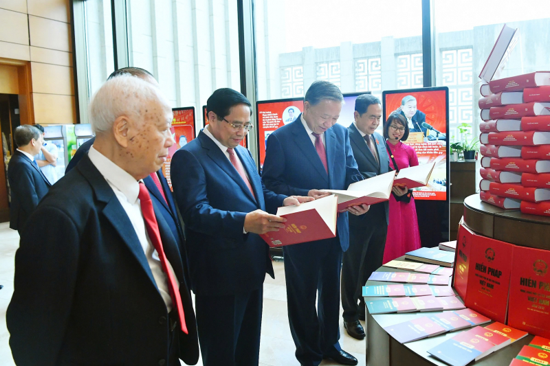 Đưa Quốc hội phát triển vững mạnh, là hiện thân sống động của ý chí và nguyện vọng của nhân dân -1