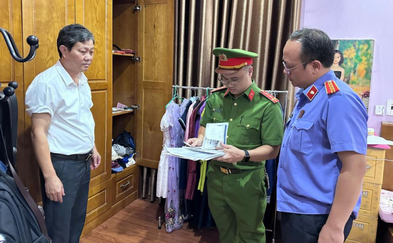 Bắt tạm giam 2 lãnh đạo “đường sắt” chiếm đoạt trên 400 triệu đồng của nhà thầu -0