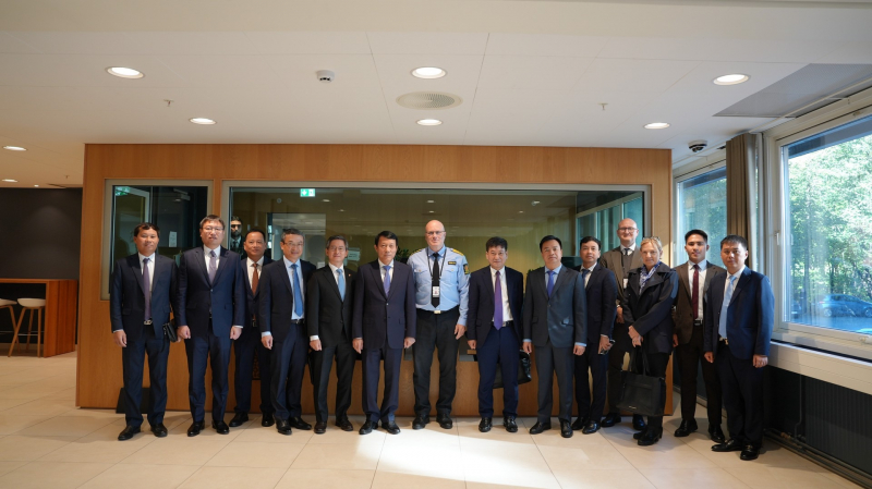 Minister Luong Tam Quang visits Norway -0