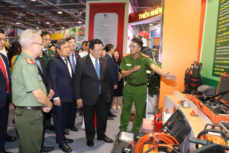 Công an tỉnh Quảng Ninh giới thiệu 60 hiện vật tại triển lãm thành tựu kinh tế - xã hội -0