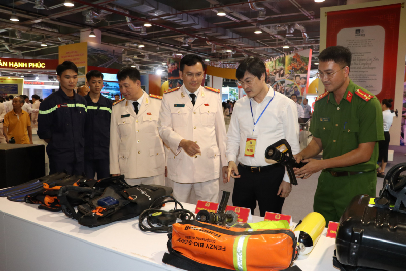 Công an tỉnh Quảng Ninh giới thiệu 60 hiện vật tại triển lãm thành tựu kinh tế - xã hội -0