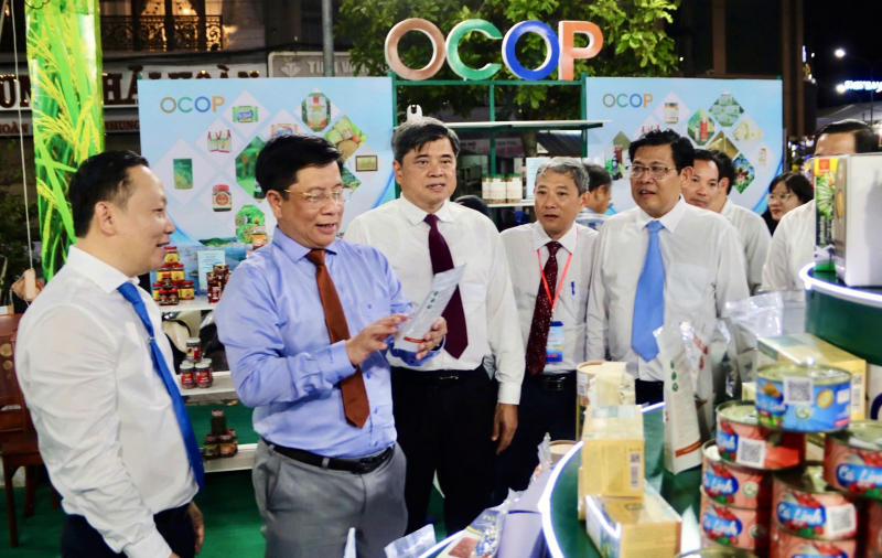 Khai mạc Diễn đàn OCOP vùng Đồng bằng sông Cửu Long năm 2025 -0