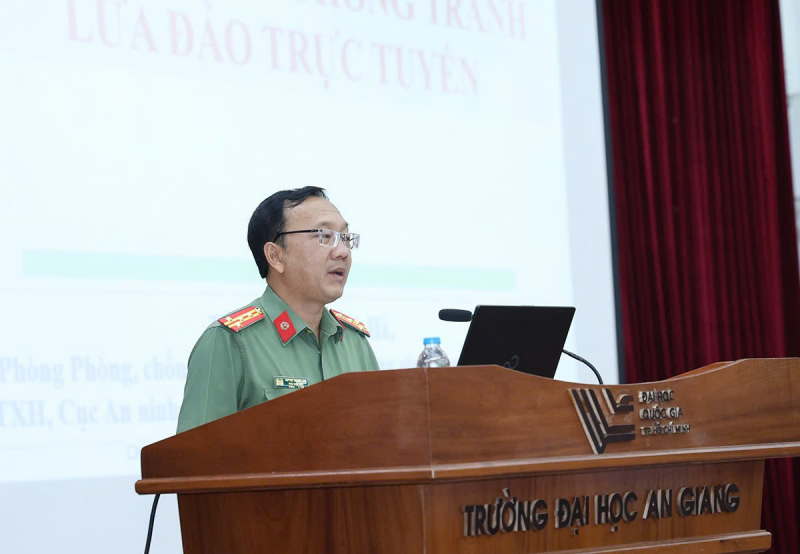 Hơn 500 công nhân viên chức và học sinh, sinh viên được trang bị kiến thức về phòng chống tội phạm sử dụng công nghệ cao -0