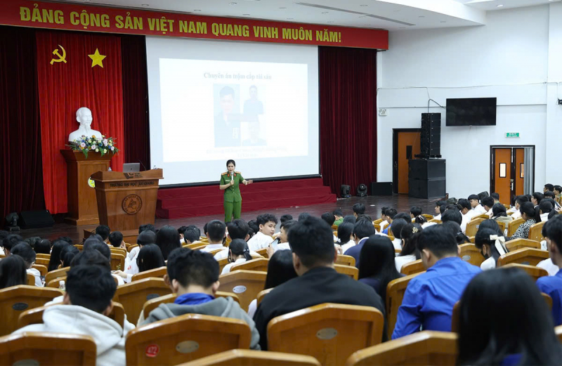 Hơn 500 công nhân viên chức và học sinh, sinh viên được trang bị kiến thức về phòng chống tội phạm sử dụng công nghệ cao -0