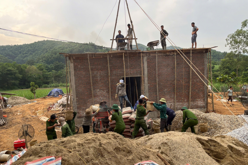 Tiếp thêm niềm tin để nhân dân an cư, phát triển sản xuất -0