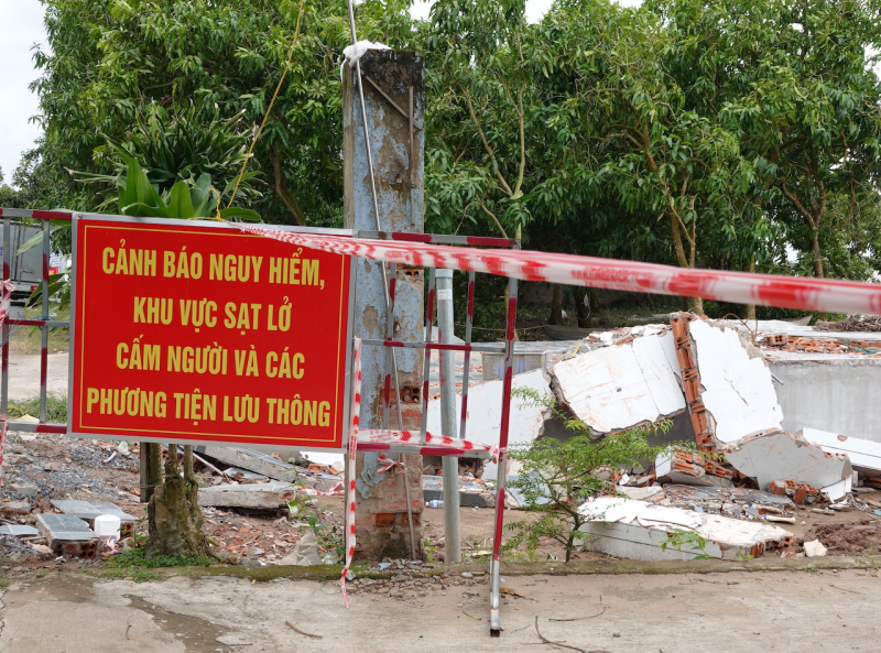 Cận cảnh hiện trường sạt lở nguy hiểm, uy hiếp cuộc sống của hàng trăm hộ dân ven sông Tiền -0
