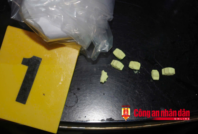 Phát hiện nhân viên cùng khách của quán bar lớn nhất Phú Quốc đang “bay cao, bay xa” -0