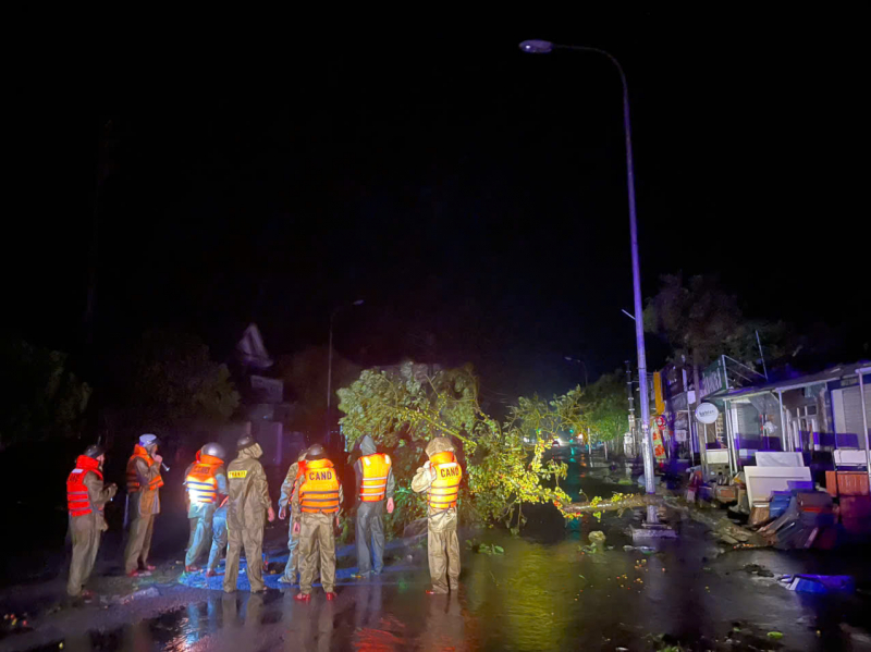 Công an Hà Tĩnh chủ động ứng phó với bão số 10 -0