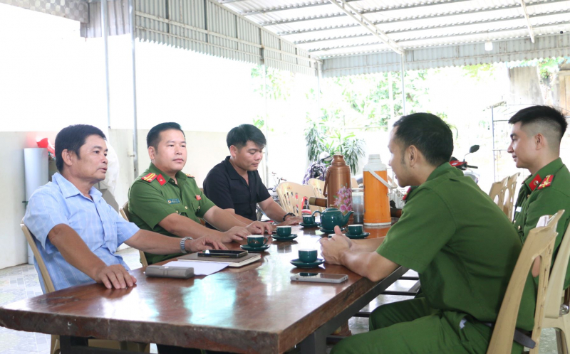 Trung tá Lữ Văn Xiêm -  Người thắp lửa bình yên nơi cơ sở -0