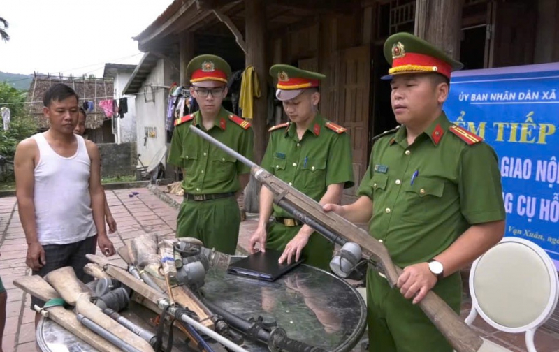 Trung tá Lữ Văn Xiêm - Người thắp lửa bình yên nơi cơ sở -0