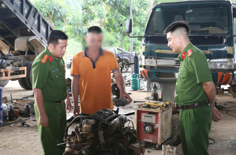 Trung tá Lữ Văn Xiêm - Người thắp lửa bình yên nơi cơ sở -0