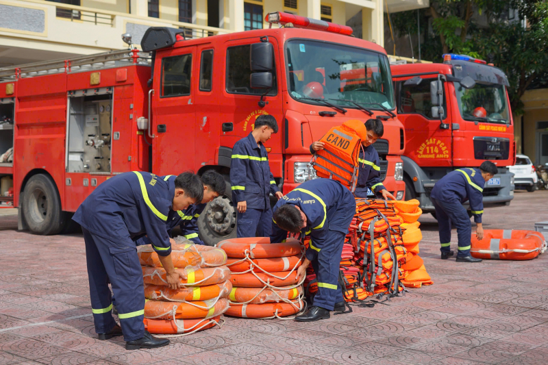 Công an Nghệ An: Trực 100% quân số, bám địa bàn sẵn sàng hỗ trợ nhân dân phòng, chống bão -0