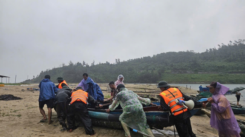 Trước khi bão số 10 đổ bộ, người dân cần làm gì để đảm bảo an toàn? -0