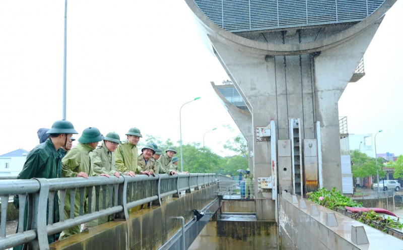 Lãnh đạo tỉnh Nghệ An kiểm tra, chỉ đạo công tác ứng phó bão số 10 tại cơ sở -0