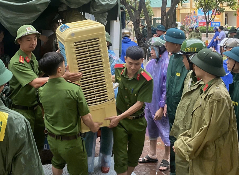 Công an Nghệ An: Trực 100% quân số, bám địa bàn, hỗ trợ nhân dân phòng, chống bão -0