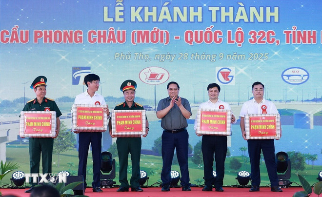 Thủ tướng: Cầu Phong Châu mới là nhịp cầu hàn gắn vết thương, nhen lên niềm tin -0
