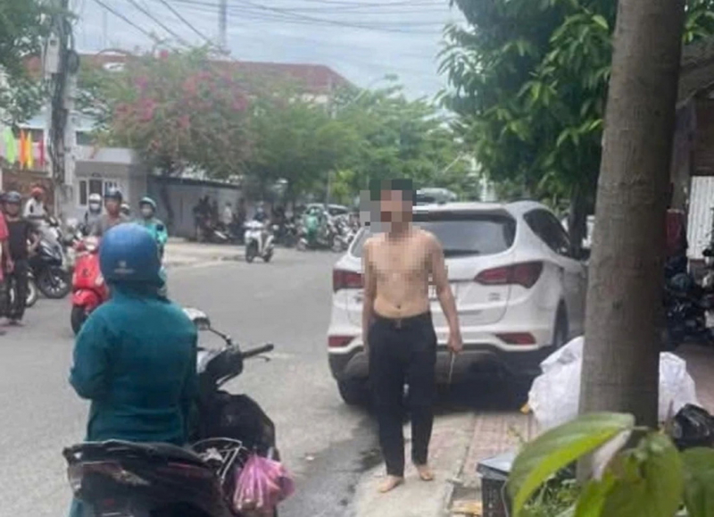 Điều tra người đàn ông hành hung người khác trước cổng trường học ở Nha Trang -0